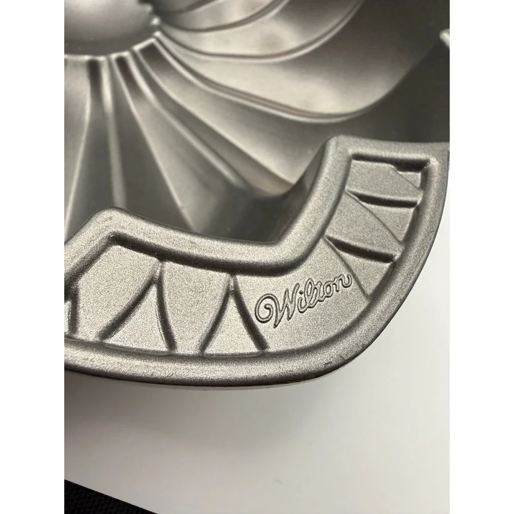 Wilton Flower Petal Cake Pan Cast Aluminum Non-Stick Gray Floral Baking Mold